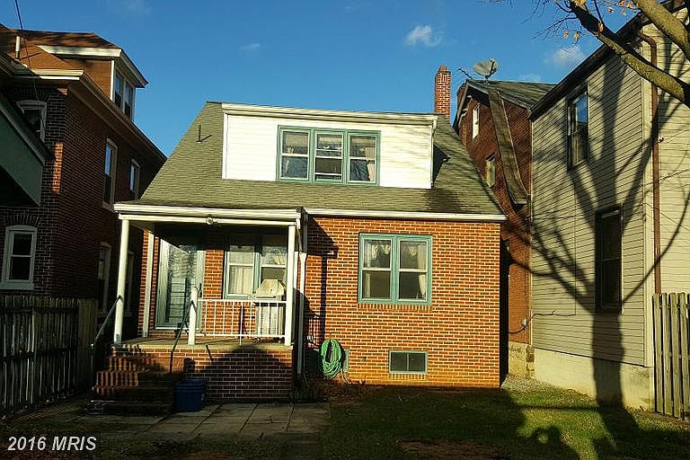 2nd image of 702 Lincoln Way E