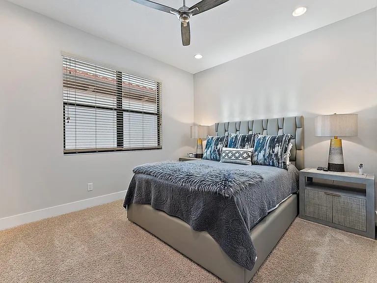 1077 Faulkner Ter — Photo 34