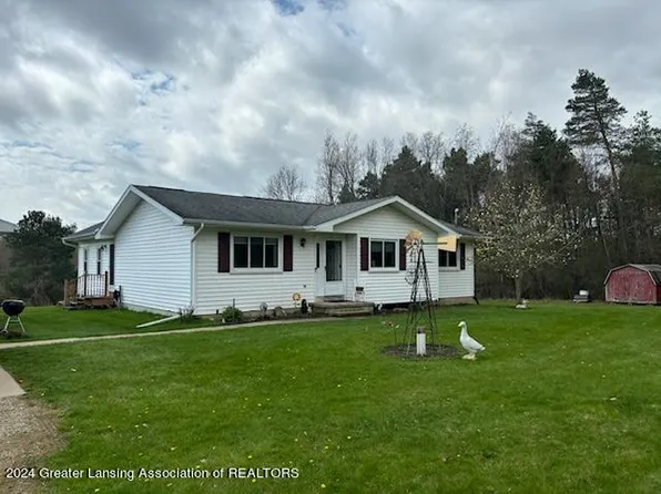9728 E State Rd, Haslett, MI 48840