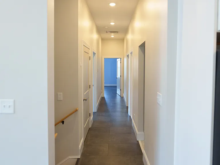 60 Madison Dr — Photo 21