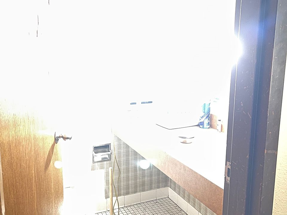 2nd image of 207 N 1st St #201