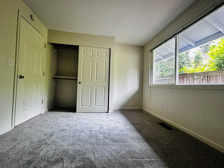 14617 SE 46th St — Photo 7