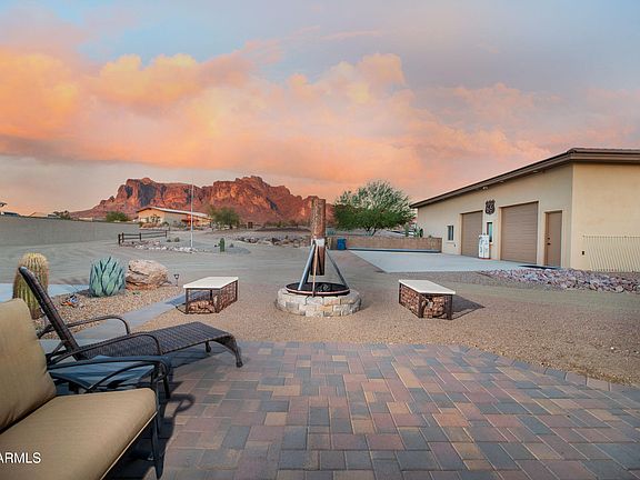 2nd image of 1532 N ROADRUNNER Road