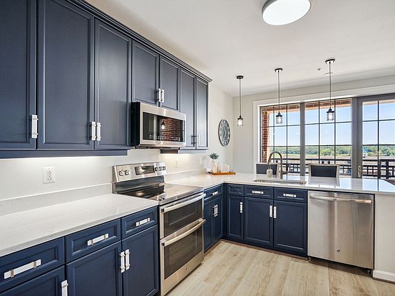 2nd image of 485 Harbor Side St APT 807