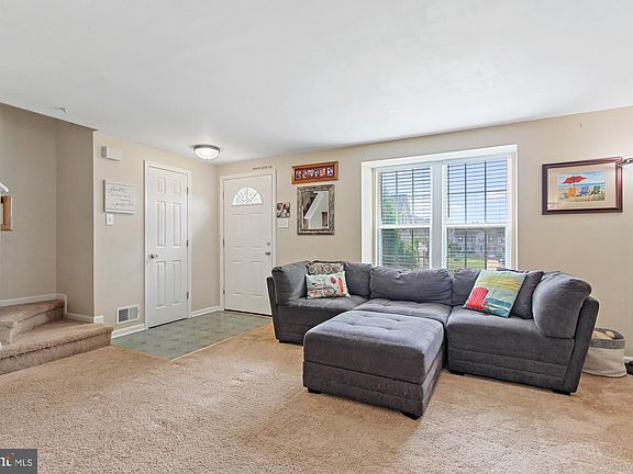 2nd image of 936 Gainsborough Ct