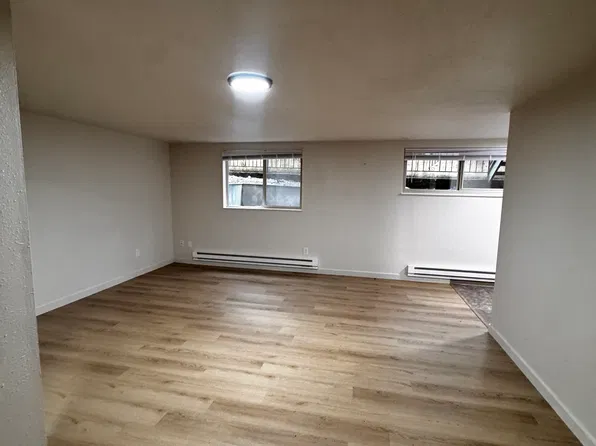 3642 14th Ave W APT 8, Seattle, WA 98119