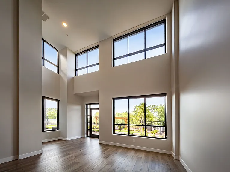 124 W Superior St #110 — Photo 14