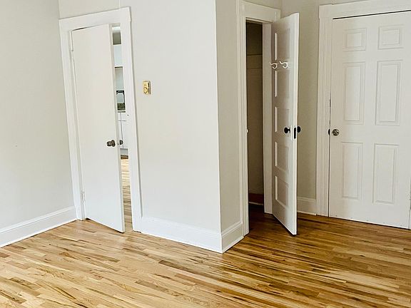 5th image of 442 Poplar St Floor 3