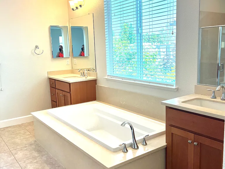 105 Farnham Ln — Photo 22