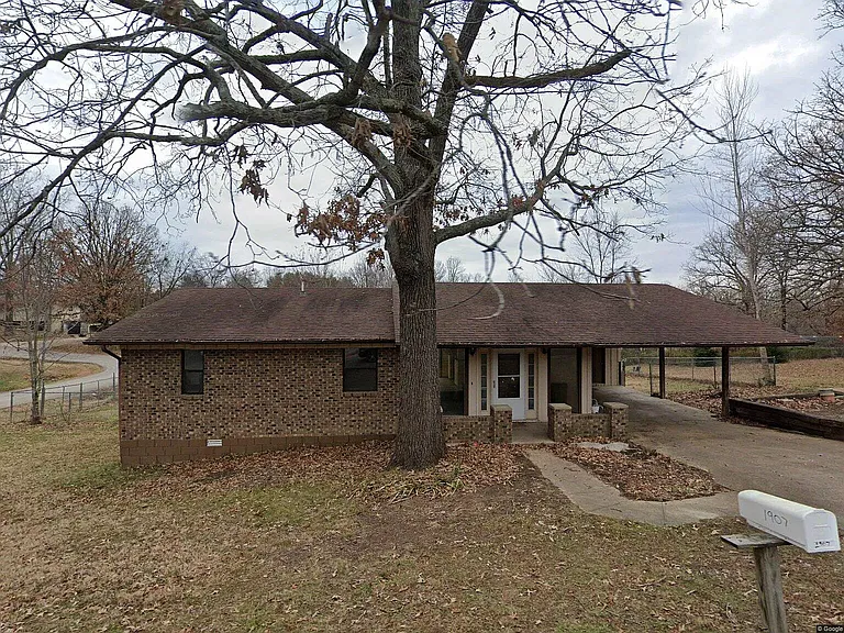 1907 Union Ave — Photo 1