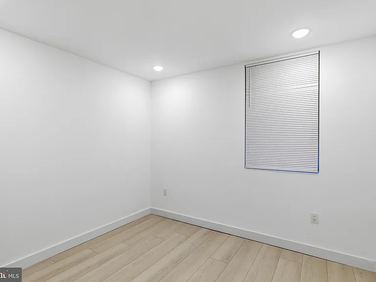 1023 W Orleans St — Photo 11