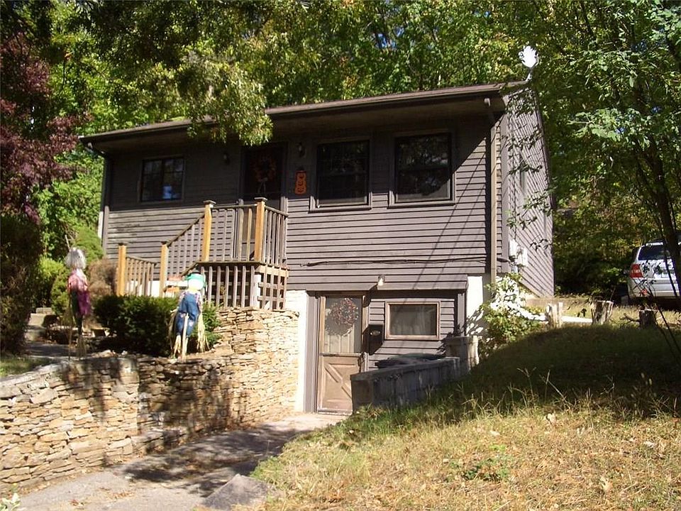 2nd image of 122 Pilgrim Ave