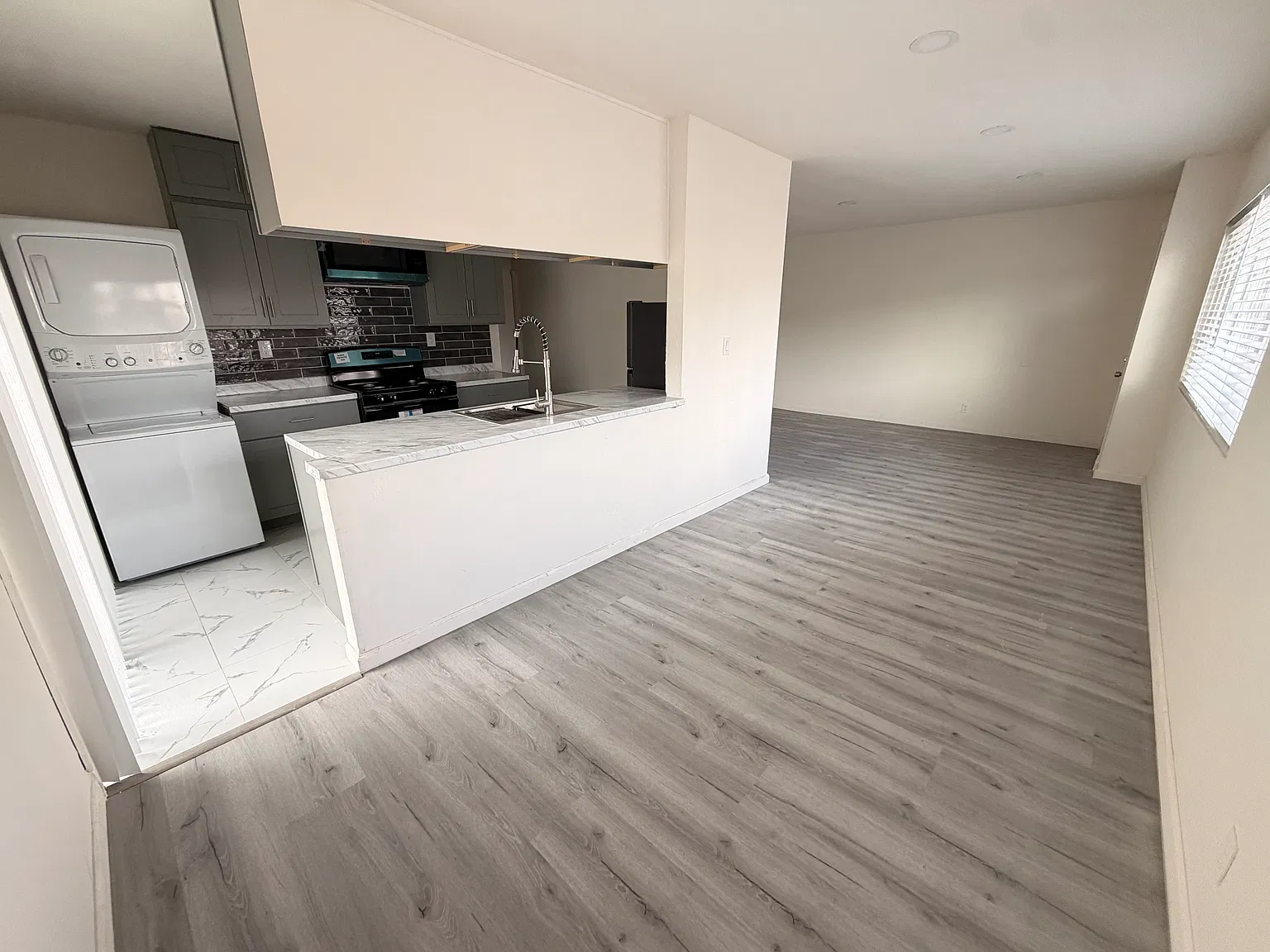 2 bed, 1000 sqft, $3,000 — Photo 1