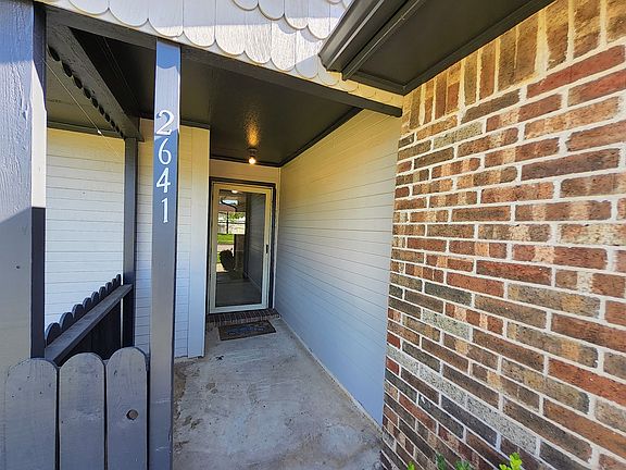 2nd image of 2641 Berkshire Ln