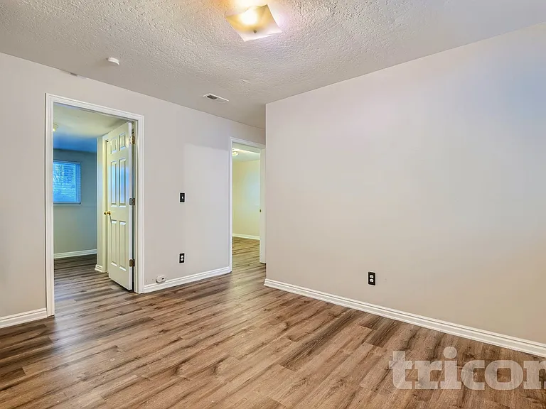 725 N 1010 W — Photo 12