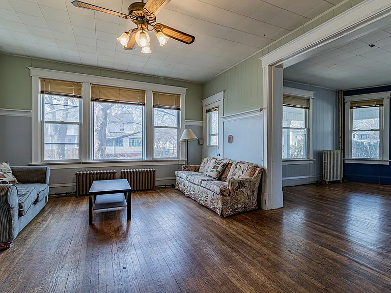 311 W Green St — Photo 10