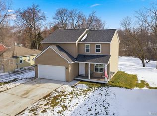 413 Newton Dr, Lake Orion, MI 48362