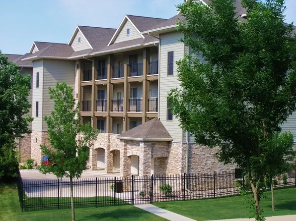 213 S Okoboji Grove Rd #D101, Arnolds Park, IA 51331