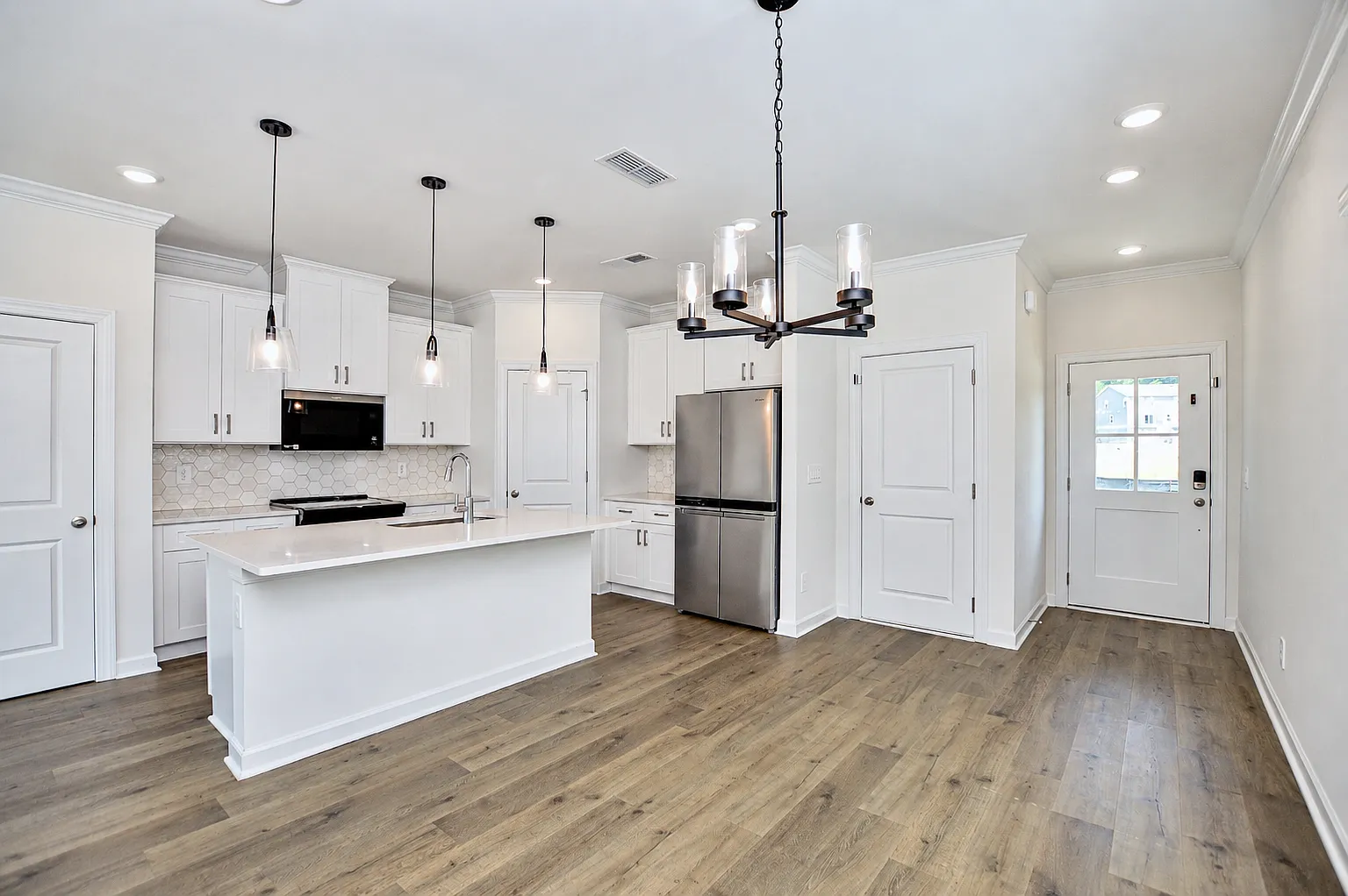3 bed, 2.5 bath, 1598 sqft, $2,600 — Photo 4