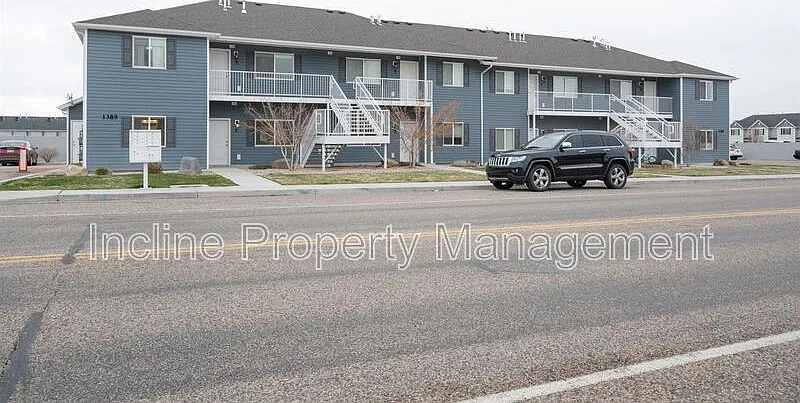 3 bed, 2.0 bath, 1100 sqft, $1,375 — Photo 2