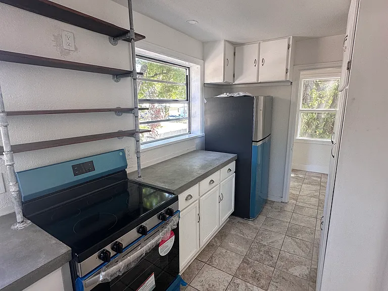 303 W Emma St #1/2 — Photo 15