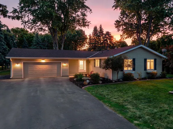 16221 Creekwood Cir, Prior Lake, MN 55372