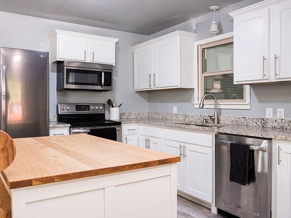 2nd image of 607 Leland St