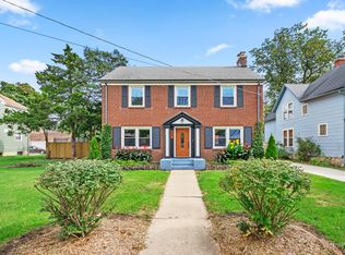 421 Arlington Ave, Elgin, IL 60120