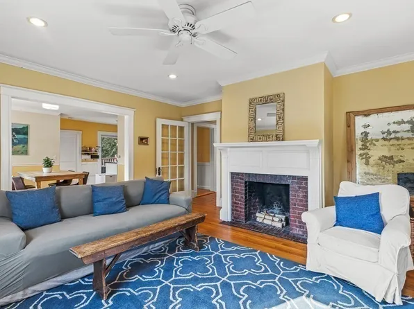 90 Warwick Rd Unit 90, West Newton, MA 02465