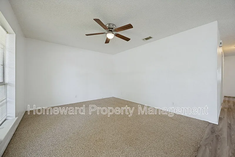 2 bed, 1.0 bath, 935 sqft, $1,100 — Photo 3