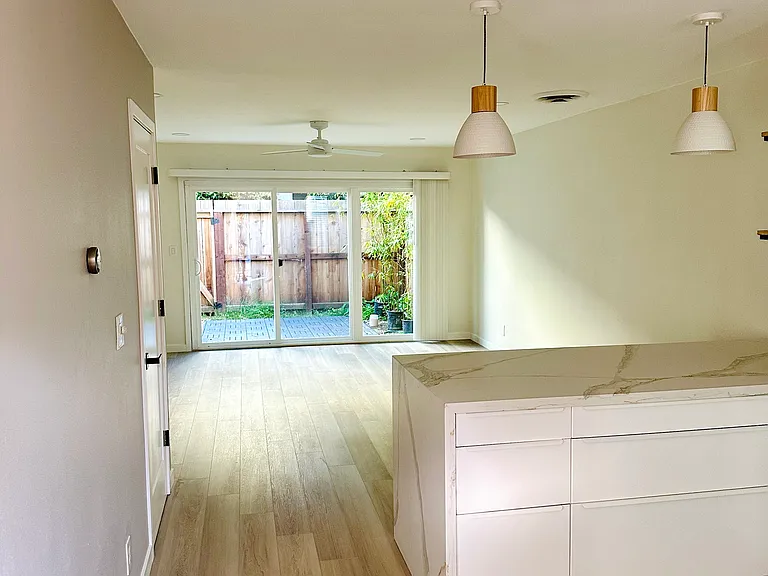 1411 Creekside Dr — Photo 3