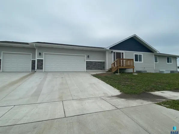 2605 N Bent Grass Ct, Sioux Falls, SD 57107