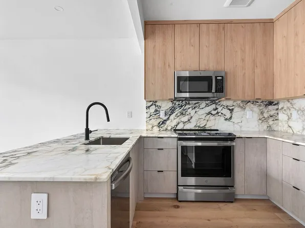 726 Madison St #3A, Brooklyn, NY 11221