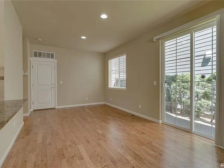 386 NE Denny Way — Photo 9