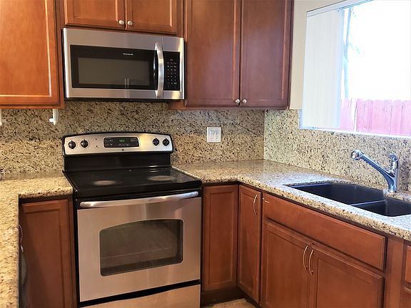 4th image of 962 S Mollison Ave APT 7