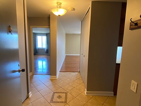 2nd image of 425 Walnut Creek Ln Unit 1402