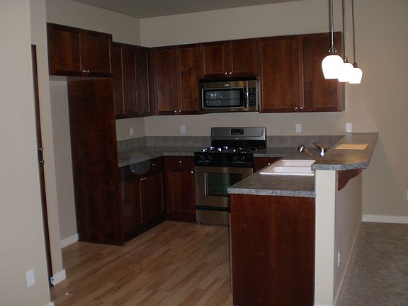 Kitchen w/Breakfast bar