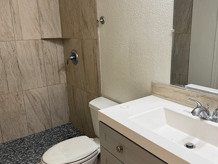 735 N Arrowhead Dr #3 — Photo 16