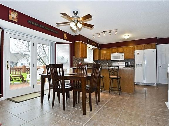 3rd image of 7 Swan Lake Ct