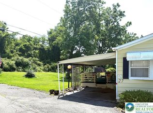 27 D St, Walnutport, PA 18088