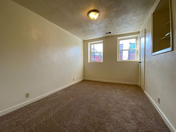 5th image of 3320 Ward St APT 2