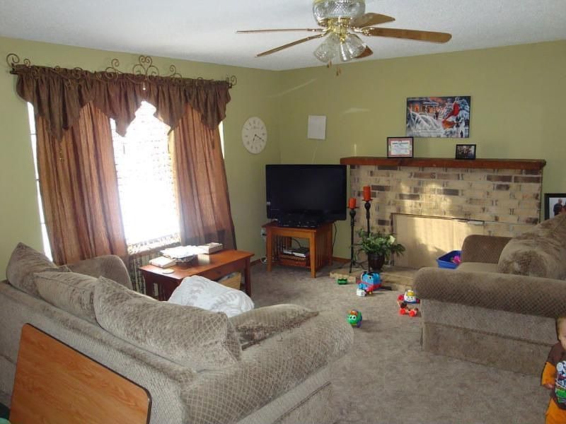 2nd image of 5508 S Emporia Ave