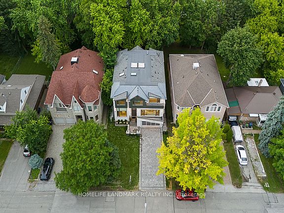 3rd image of 176 Princess Ave