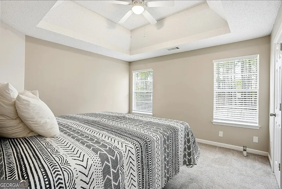 5 bed, 3026 sqft, $3,200 — Photo 3