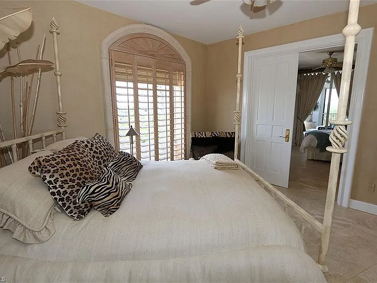 8665 Bay Colony Dr #901 — Photo 24