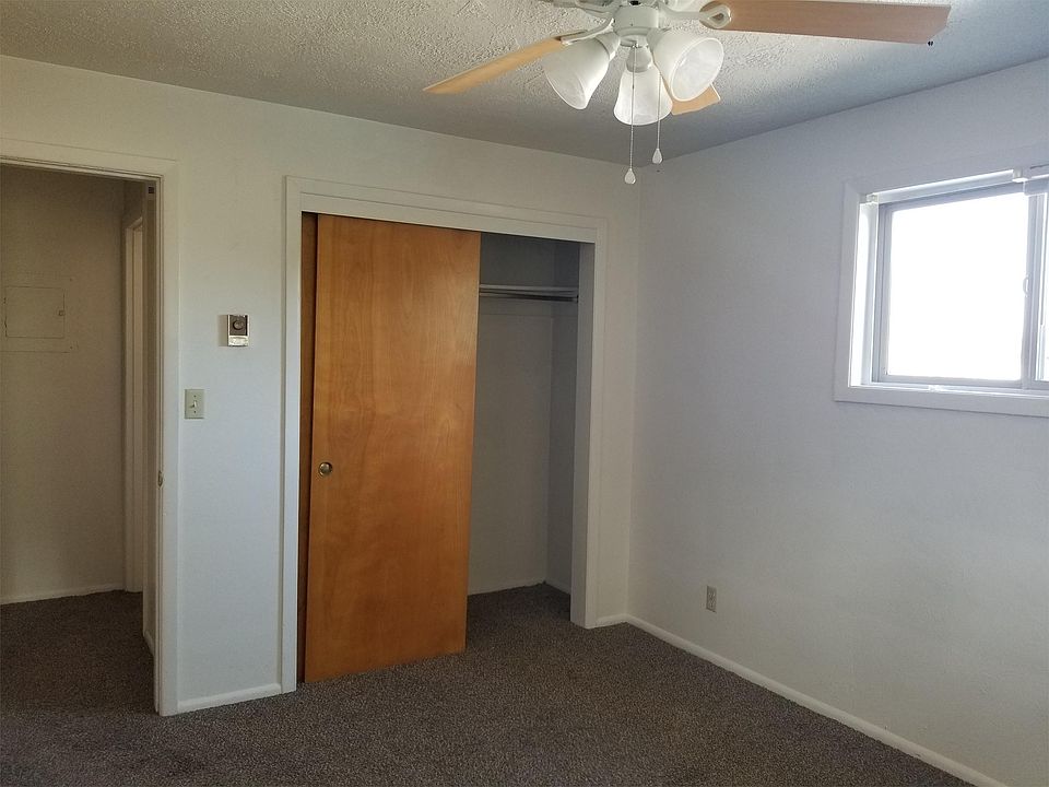 Bedroom 

Features: Ceiling fan, Closet with closet doors, Carpet and Blinds
