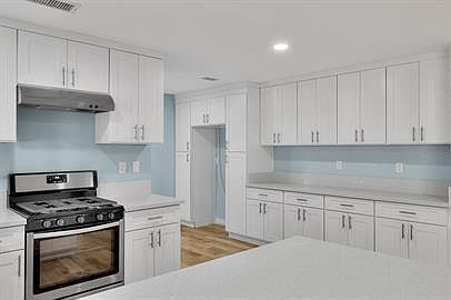 3rd image of 2817 E South St