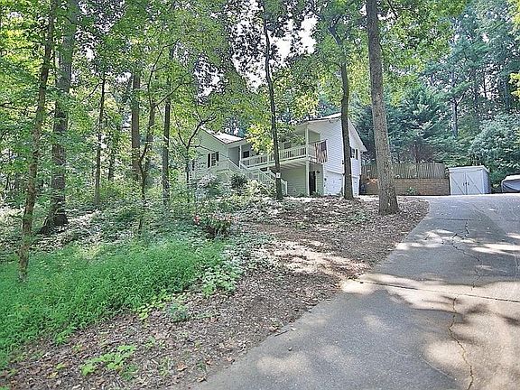 2nd image of 429 Creekside Ln