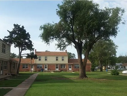 Meadowlark Apartments — Photo 8