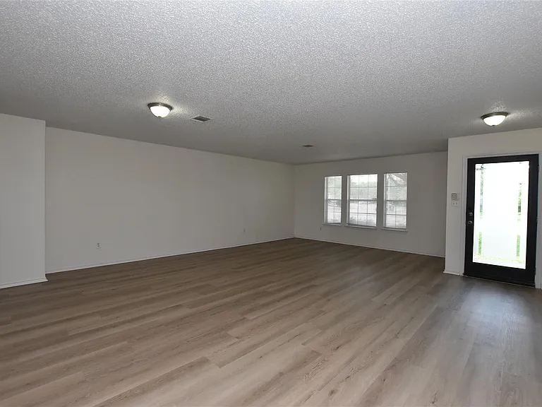17701 Dansworth Dr — Photo 4